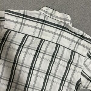 Quiksilver Short Sleeve Button Up Shirt Plaid White Black Gray Mens Size Medium